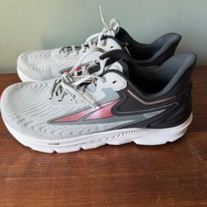 Altra Men's Torin 6 ~ Gray Red Black ~ NWT ~ Mens US 10 wide, UK 9